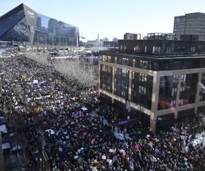 Трамп смягчил позицию после стрельбы в Миннеаполисе