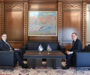 Bayramovun israilli həmkarı ilə görüşü başlayıb