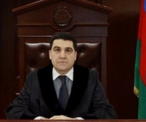 Məhkəmə sədrinin oğlu özünü və arvadını öldürüb