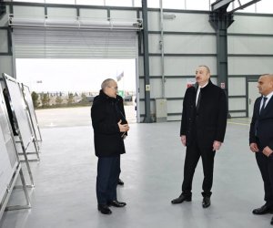 İlham Əliyev Sumqayıt Sənaye Parkında güzgü vərəqələrin istehsalı zavodunun açılışında iştirak edib