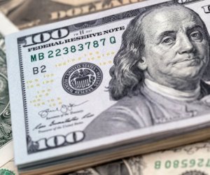 Трейдеры делают рекордные ставки на падение доллара