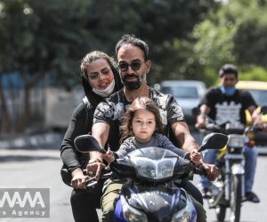 

İranda qadınlara motosiklet sürməyə icazə verilib
