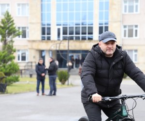 Nazir LDU tələbələrinə velosiped hədiyyə edib - Fotolar