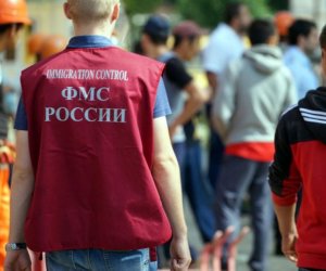Мигрантов в России стало меньше