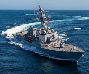 Американский эсминец в израильском порту