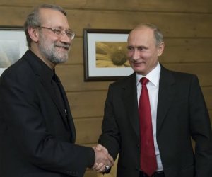 Putin Kremldə Laricani ilə görüşüb