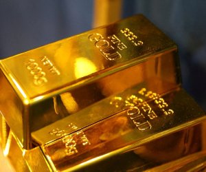 Qızılın qiyməti 4 800 dollardan aşağı düşüb