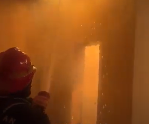 Sumqayıtda ev yanıb