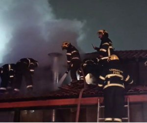 Bakıda restoran yanıb