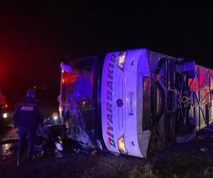 В Турции перевернулся микроавтобус, есть погибшие и пострадавшие