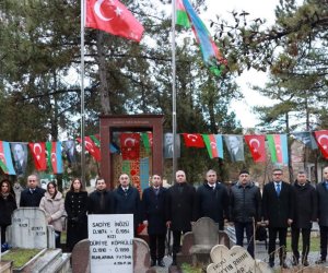 Səfir Rəsulzadənin məzarını ziyarət edib