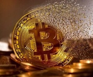 Стоимость биткойна рекордно опустилась ниже $80 тыс.