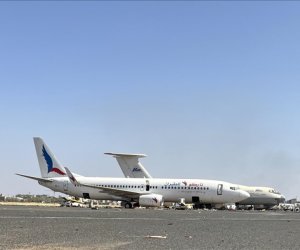 Xartum aeroportuna üç ildən sonra ilk dəfə sərnişin təyyarəsi enib