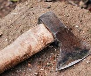 İki yeniyetməni baltalayan əmi vəfat edib