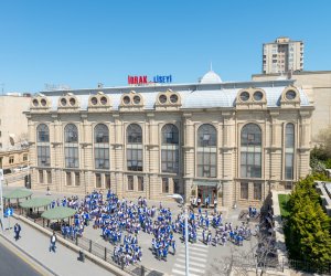 Müəllimini güllələyən şagird onu öldürməklə bağlı "öhdəlik" götürüb - Hadisənin bəzi detalları