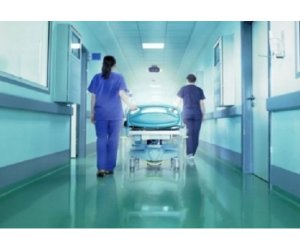 Пострадавшая при стрельбе в лицее İdrak учительница переведена в палату