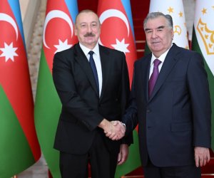 Emoməli Rəhmon Prezident İlham Əliyevi təbrik edib