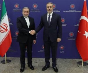 Главы МИД Турции и Ирана обсудили ситуацию вокруг ядерной программы Тегерана