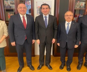 Hikmət Hacıyev Mehmet Samsarla görüşüb