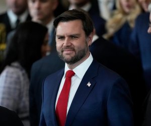 Вэнс вылетел из Еревана в Баку