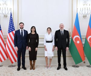 Prezident və xanımı Vens ailəsi ilə- Fotolar