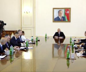 
Prezident müşavirə keçirib