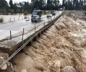 Türkiyədə sel təhlükəsinə görə bəzi məktəblərdə tətil elan edilib