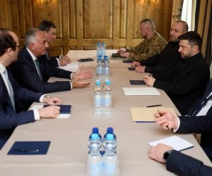 Zelenski Münxendə Rza Pəhləvi ilə görüşüb