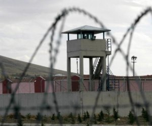 Турция может освободить тысячи боевиков