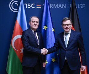 Ceyhun Bayramov Almaniyanın XİN rəhbəri ilə görüşüb