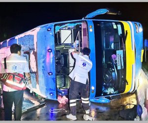 В Таиланде более 40 человек пострадали из-за опрокидывания автобуса
