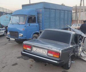 Göygöldə yük və minik maşınları toqquşub, xəsarət alan var
