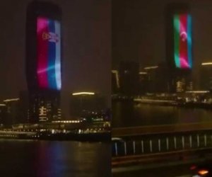 Belqraddakı binalardan biri Azərbaycan bayrağının rəngləri ilə işıqlandırılıb