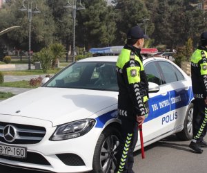 Дорожная полиция предупреждает пешеходов об опасности