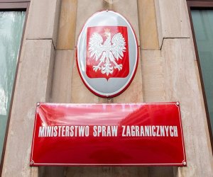 Поляков призвали покинуть Россию