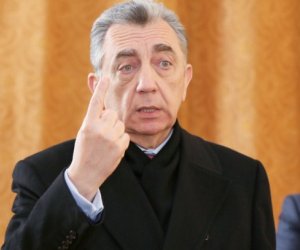 Eldar Əzizov 3 icra başçısını kəskin tənqid edib