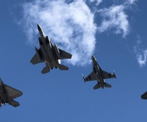 Более 50 американских истребителей уже на Ближнем Востоке