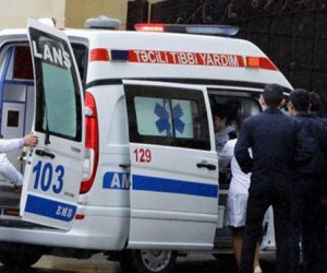 В Мингячевире одиннадцатиклассник упал со второго этажа школы