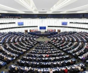 Европарламент созывает экстренное заседание