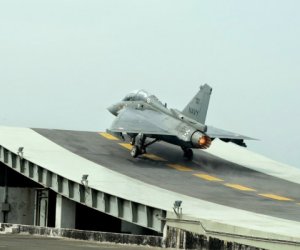 Hindistanda qırıcı təyyarə qəzaya uğrayıb