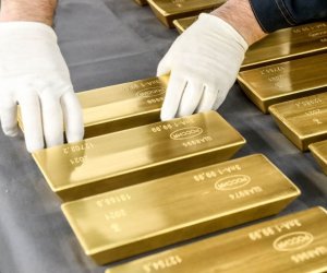 На биржах золото и серебро подорожали