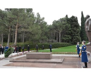 
Ethiopian Prime Minister pays tribute to Heydar Aliyev at Alley of Honor
