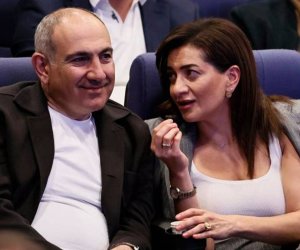 Paşinyan 30 illik həyat yoldaşından rəsmi olaraq ayrılıb