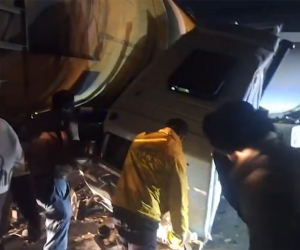 Bakıda maşın qatarla toqquşub - Video