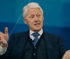 Клинтон дает показания по делу Эпштейна