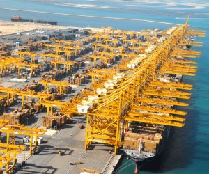 Крупнейший порт Ближнего Востока закрывается после атаки Ирана