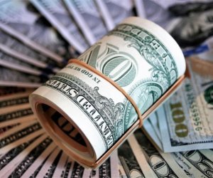 Официальный курс валют в Азербайджане: доллар без изменений, евро и рубль снижаются
