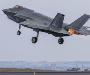 
Израиль нанес удары по военным объектам Ирана в Исфахане и Ширазе