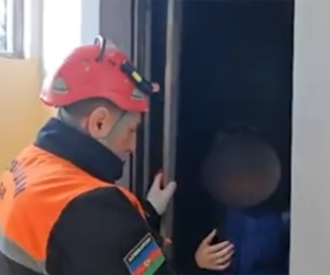 Liftdə qalan yeniyetmə xilas edildi - Video
