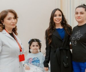 Leyla Əliyeva Bakıda Uşaq Klinik Xəstəxanasını ziyarət edib